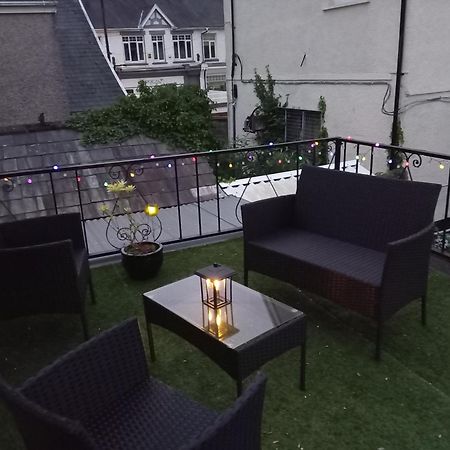 Large 2 Bed Holiday Let In Central Ystradgynlais Exterior foto